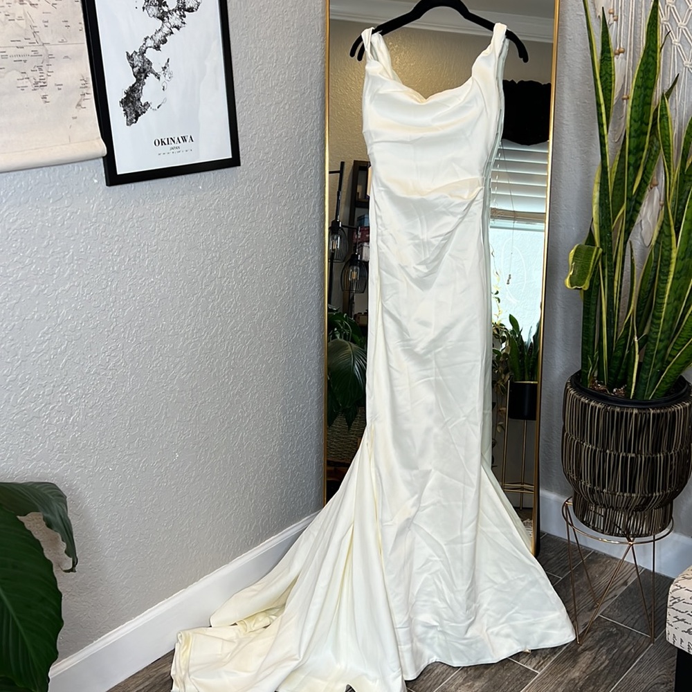 HOUSE OF CB 'Emilie' Off White Satin Mermaid Bridal Gown NWOT - Picture 12 of 16